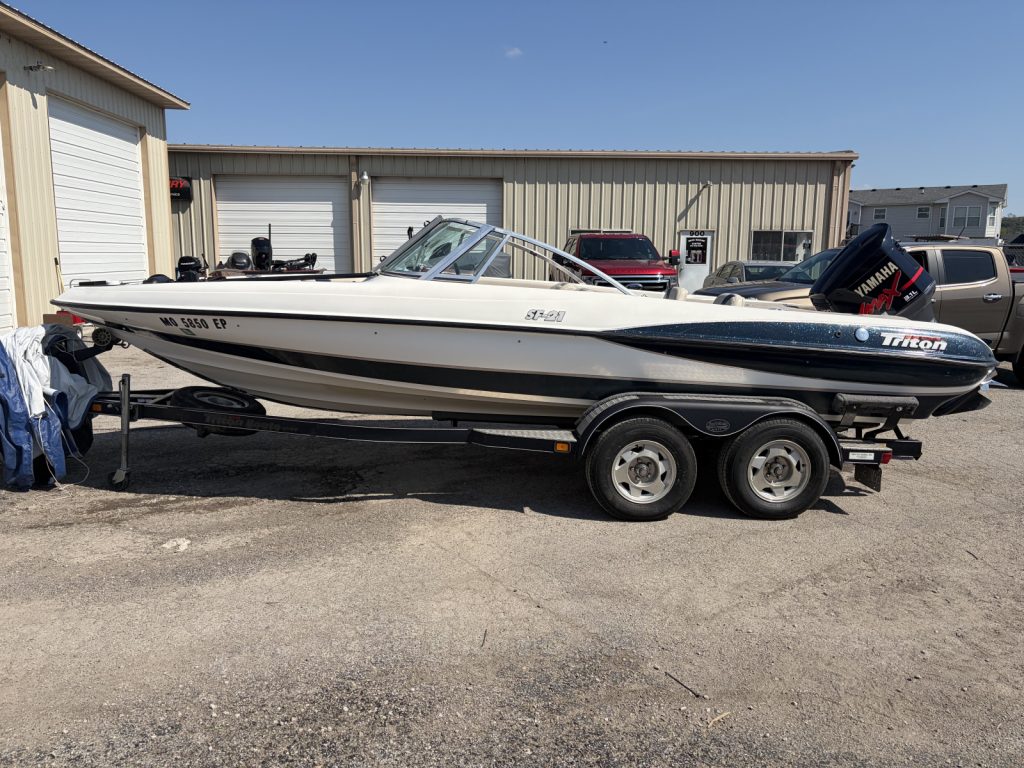2000 Triton 21sf with yamaha 200 hp