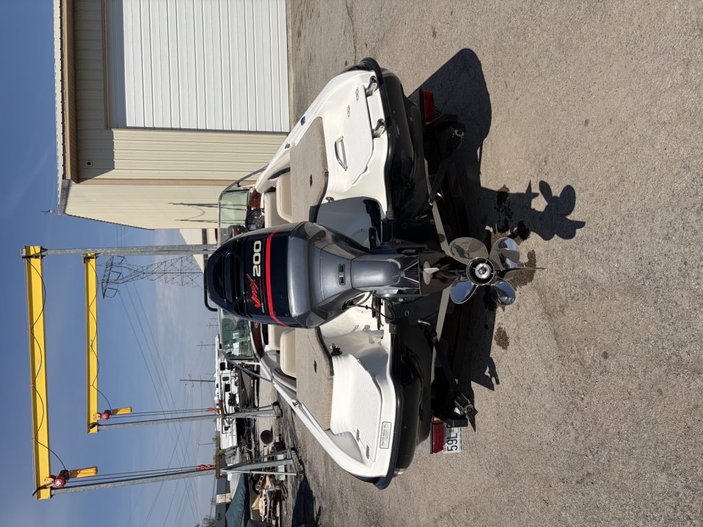 2000 Triton 21sf with yamaha 200 hp