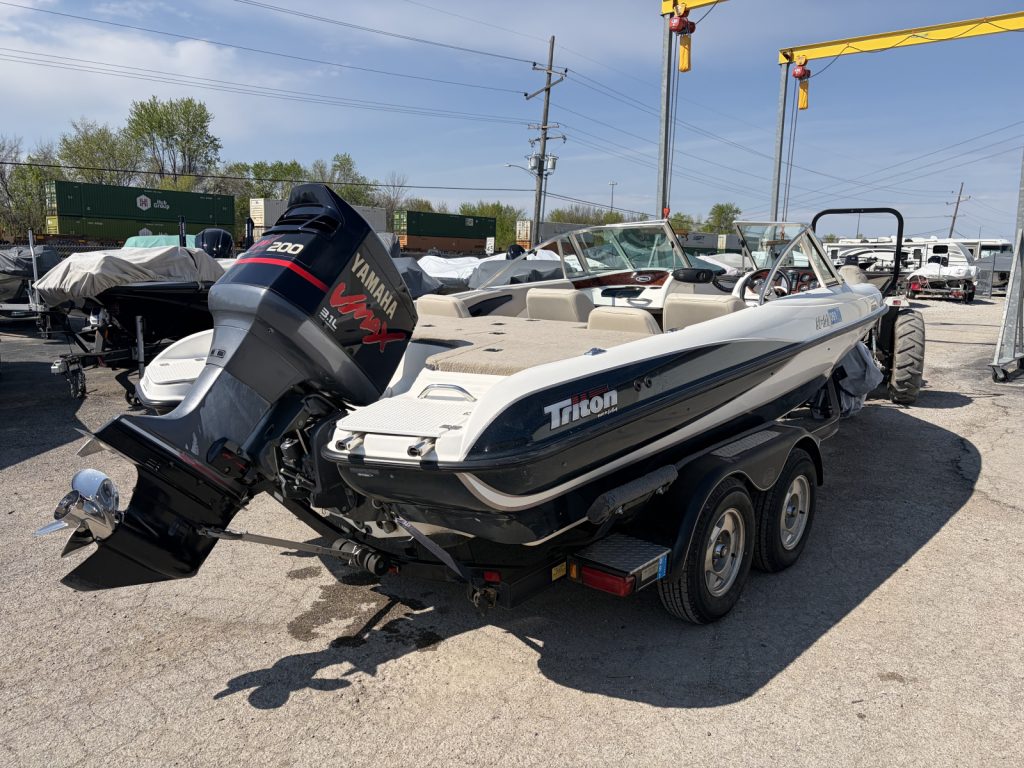 2000 Triton 21sf with yamaha 200 hp