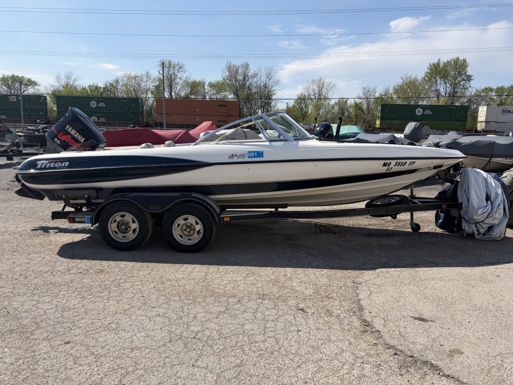 2000 Triton 21sf with yamaha 200 hp