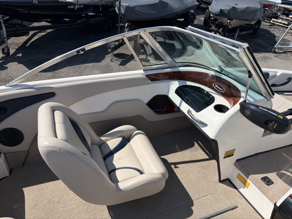 2000 Triton 21sf with yamaha 200 hp